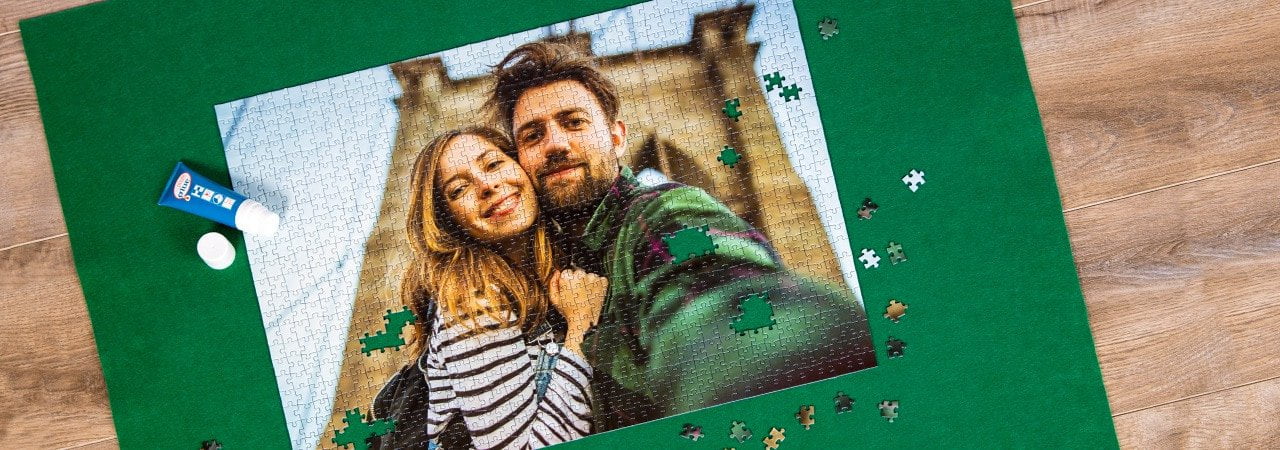 puzzel met puzzelbenodigdheden